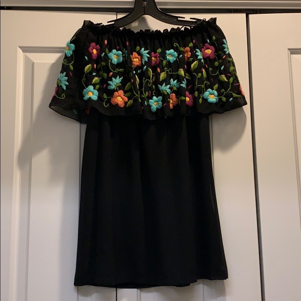 Off the shoulders, Judith March, sundress.
